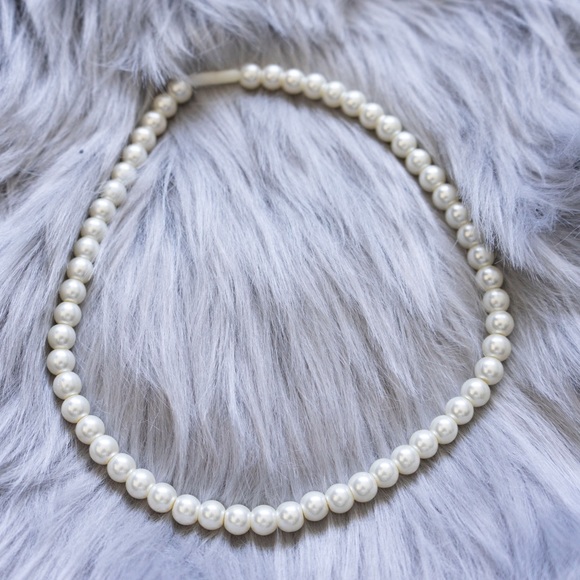 NWOT Pearl Necklace - Picture 1 of 3